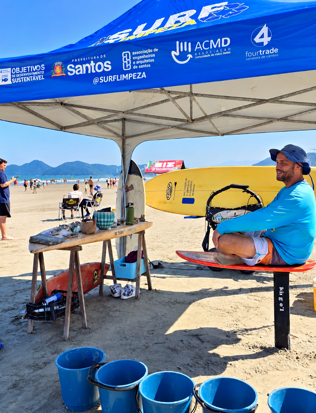 Sede da Surflimpeza na praia de Santos